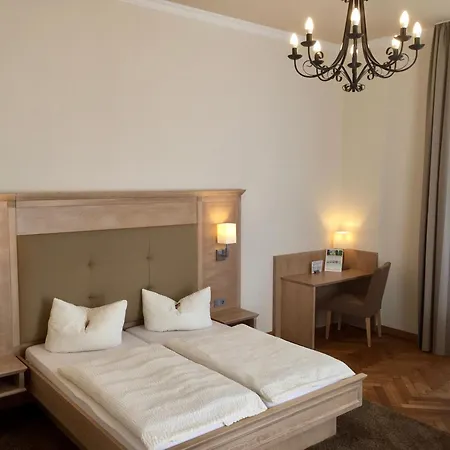 Jagdschloss 3*